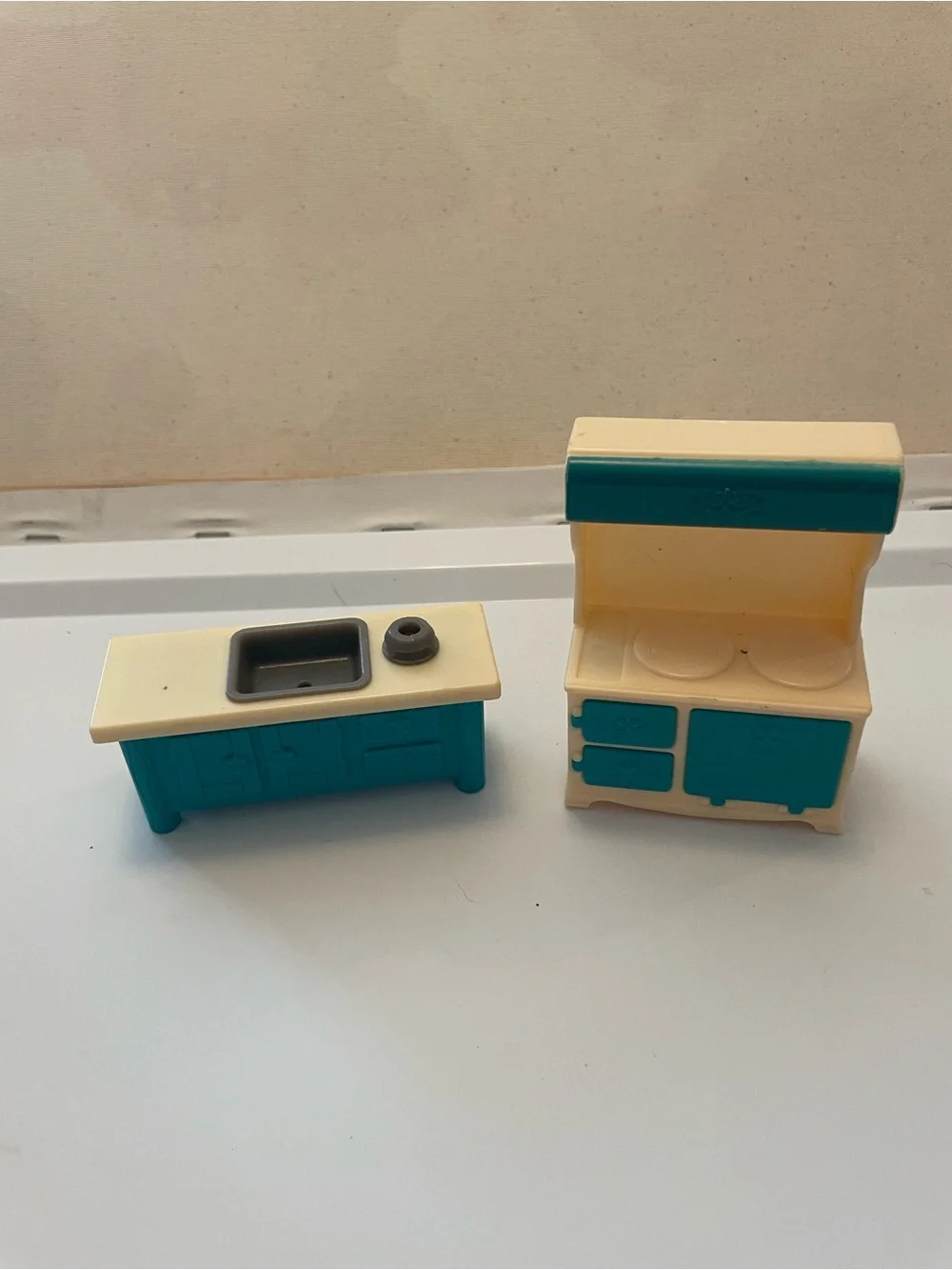 Vtg Fisher Price Loving Family Dollhouse Accessories Furniture kitchen & toilet
